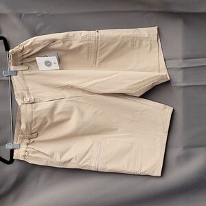 WILLIT Shorts size women's XL, khaki colored with 6 pockets, 7 inch inseam.